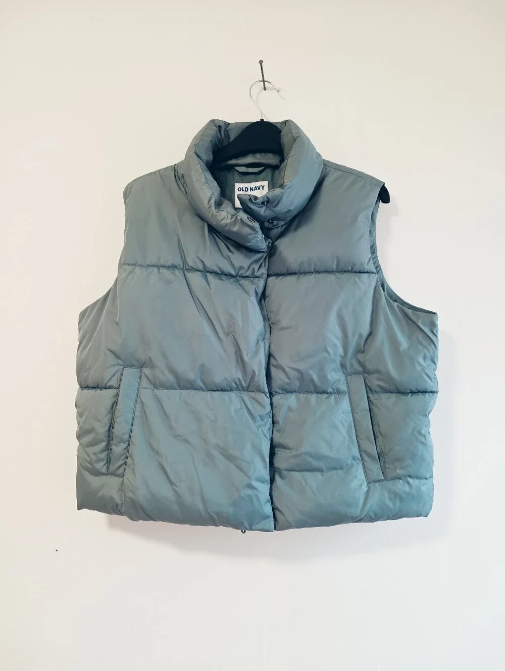 Old Navy Women’s Medium Blue Gray Puffer Vest High Neck Cropped Winter Layer